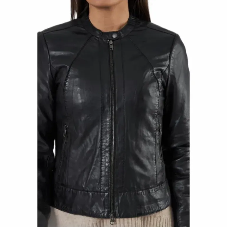 Diora Black