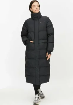 Reign Coat Black