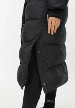 Reign Coat Black
