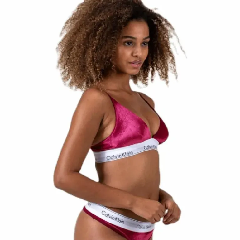 Unlined Triangle Red