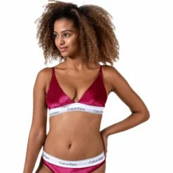 Unlined Triangle Red