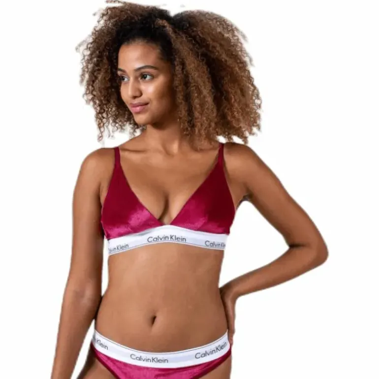 Unlined Triangle Red